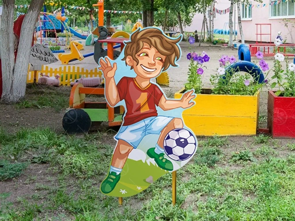 Уличная фигура "Футболист"