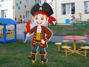 Уличная фигура "Пират"