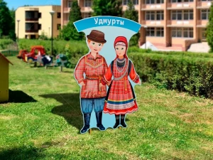 Уличная фигура "Удмурты"