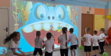 Интерактивная стена "Кидалки" в корпусе с камерой Kinect
