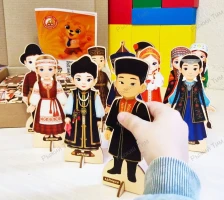 Демонстрационно-игровой набор НАРОДЫ РОССИИ + ПОДСТАВКА для демонстрации