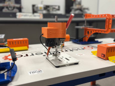 Верстак ученический в сборе с 8 станками CONSTRUCTERRA-1: 4 электролобзика 2 токарных станка 1 сверлильный станок 1 шлифовальный станок