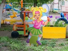 Уличная фигура "Теннисистка"